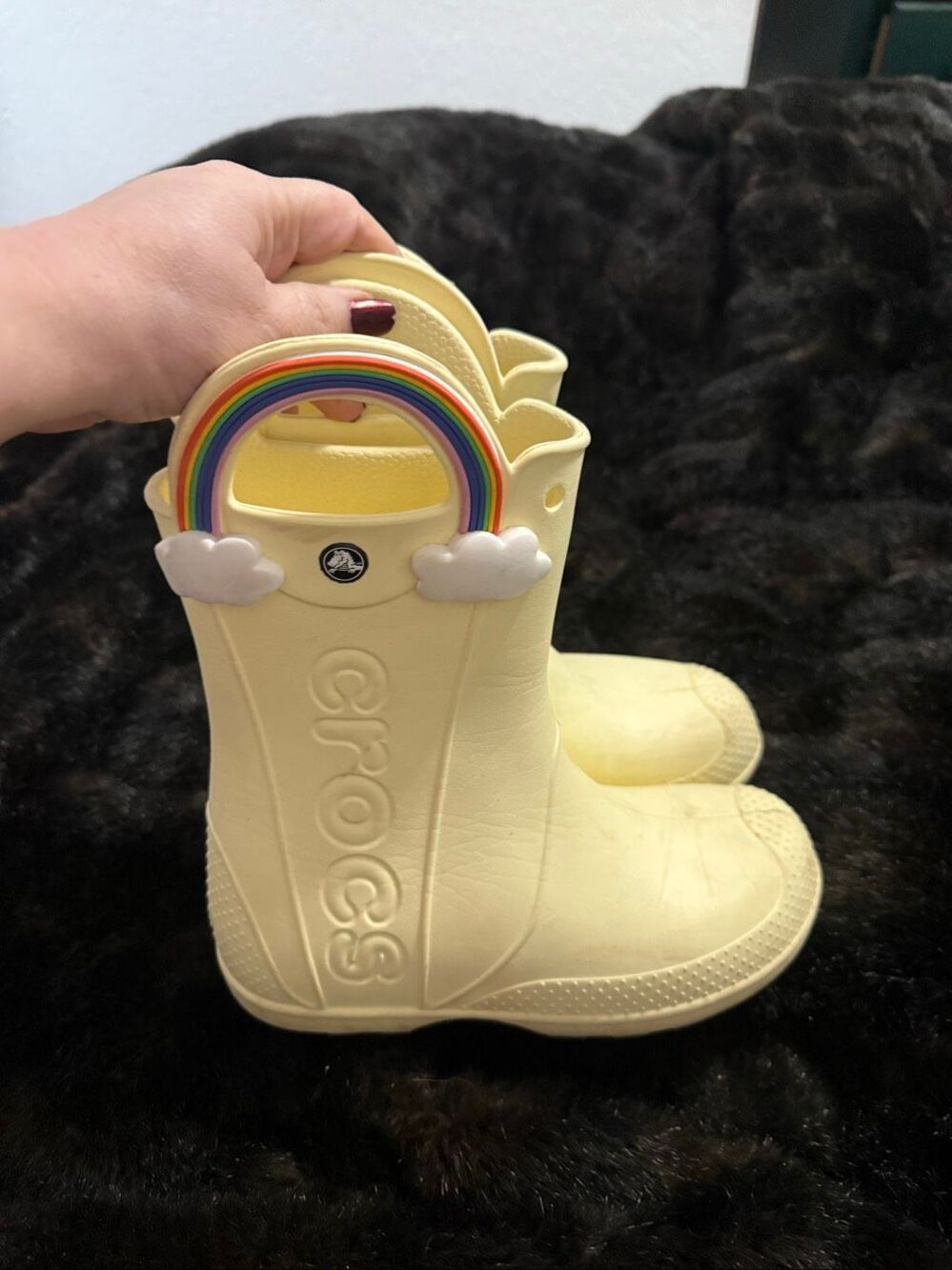 CROCS KIDS HANDLE IT RAINBOW RAIN BOOT 210026-76O BUTTERCREAM 3 J3